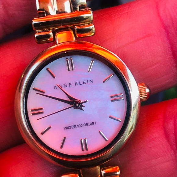 Gold Smartwatch - Picture 3 of 8